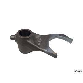 Вилка КПП SUZUKU RMZ250 07-12 центральная / SUZUKI 25231-10H00 25231-10H01